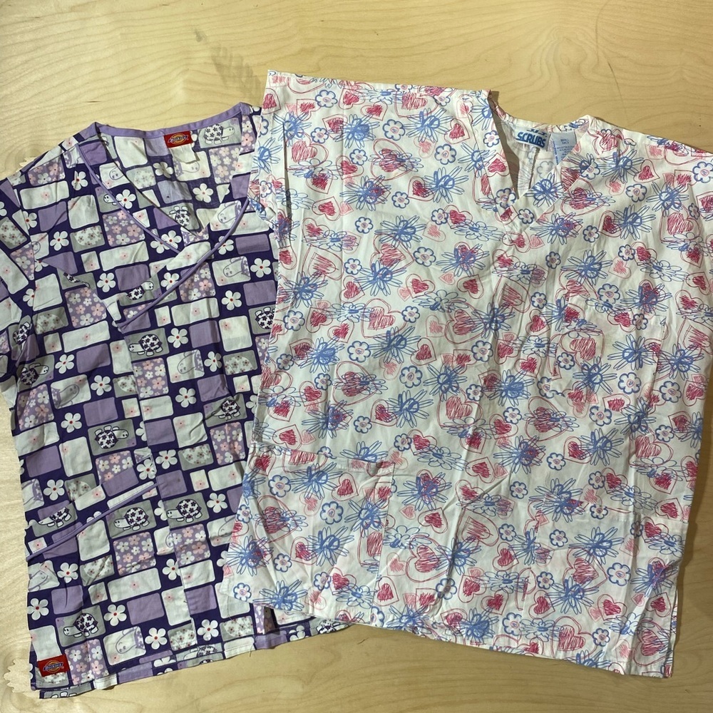 Set of 2 Scrub Tops Small (HV)